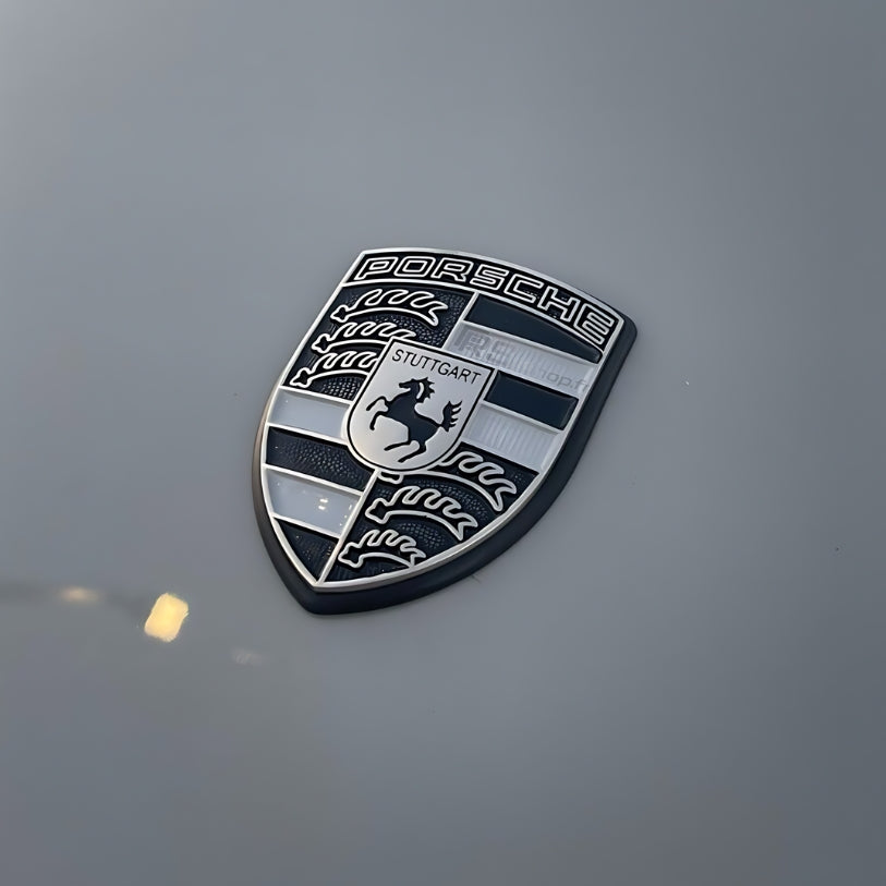 porsche logo capot gris silver