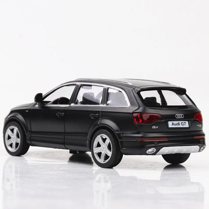 Miniature Audi Q7 1:36