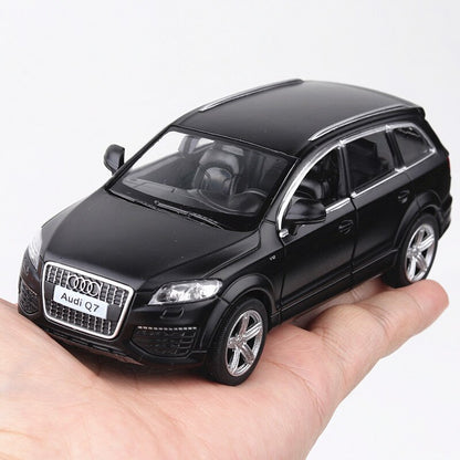 Miniature Audi Q7 1:36