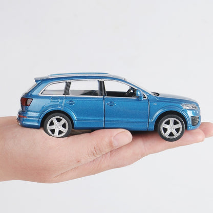 Miniature Audi Q7 1:36